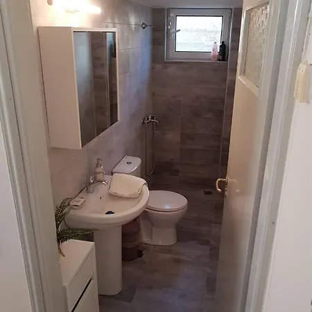 Ellis With Private Entrance And Veranda شقة *
