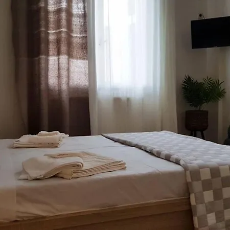 Ellis With Private Entrance And Veranda * Chania (Crete)