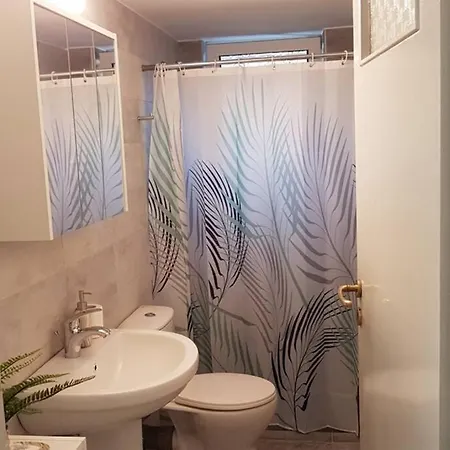 Ellis With Private Entrance And Veranda Apartment *