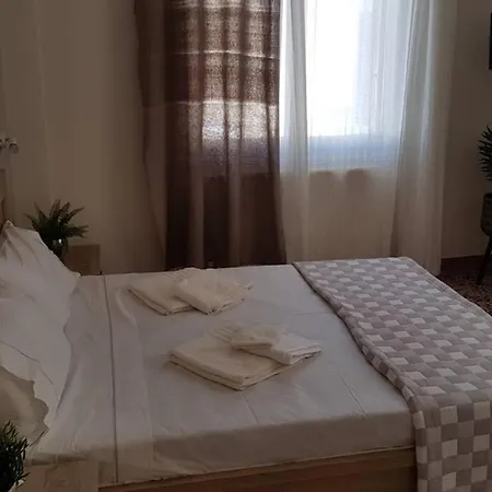Ellis With Private Entrance And Veranda Apartment *