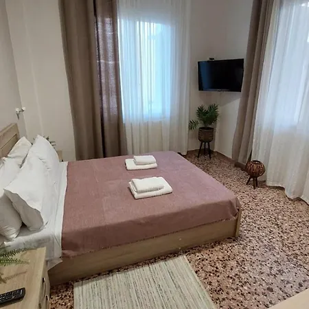 Ellis With Private Entrance And Veranda Chania (Crete)