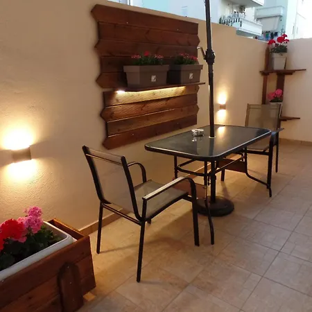 Ellis With Private Entrance And Veranda Apartment