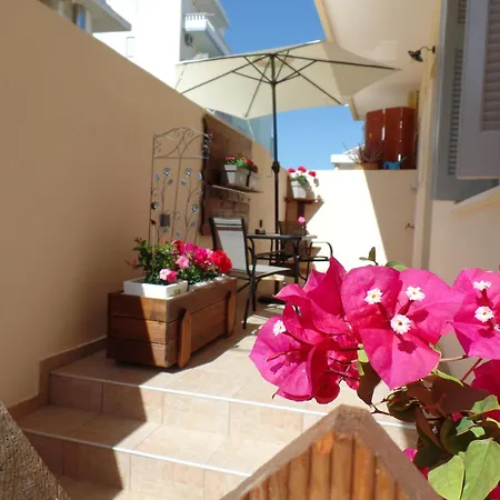 Ellis With Private Entrance And Veranda * Chania (Crete)