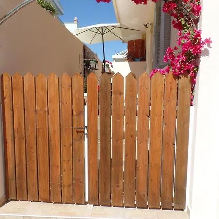 Ellis With Private Entrance And Veranda Chania (Crete)