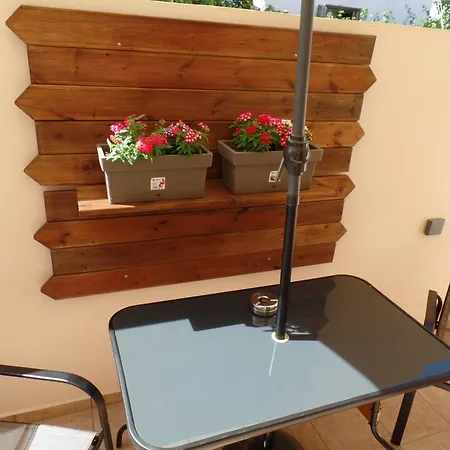 Ellis With Private Entrance And Veranda Apartment *