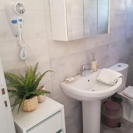 Ellis With Private Entrance And Veranda Apartament